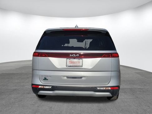 Used 2023 Kia Carnival LX image 27
