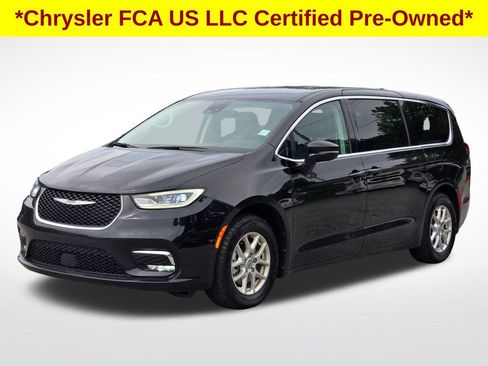 Used 2024 Chrysler Pacifica Touring-L FWD image 2
