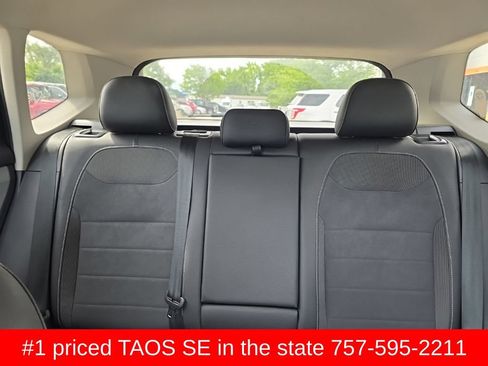 Used 2023 Volkswagen Taos SE FWD image 17