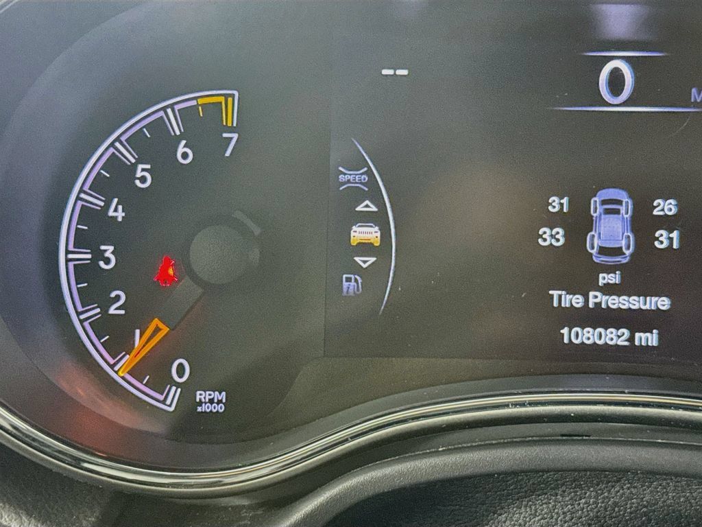 Used 2018 Jeep Grand Cherokee Laredo AWD/4WD image 13