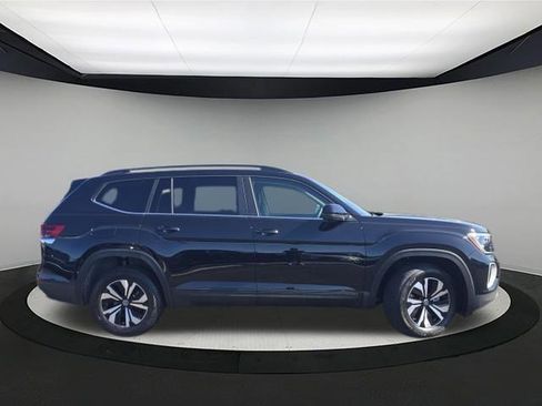 New 2026 Volkswagen Atlas SE image 8