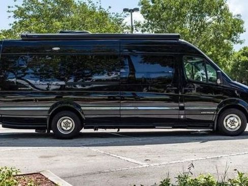 Used 2014 Mercedes-Benz Sprinter 3500 image 2