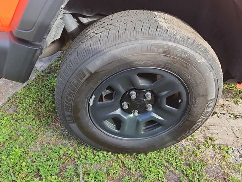 Used 2023 Jeep Wrangler Sport image 5