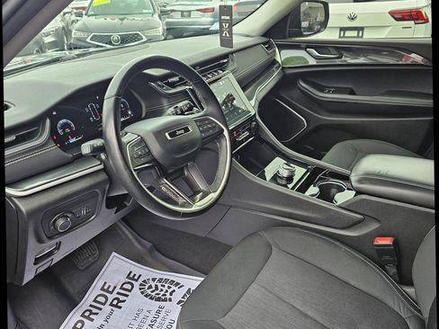 Used 2022 Jeep Grand Cherokee Laredo w/ Luxury Tech Group I image 6