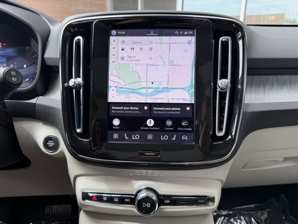 Used 2026 Volvo XC40 B4 Plus FWD image 18