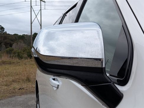 Used 2023 Chevrolet Tahoe Premier image 11