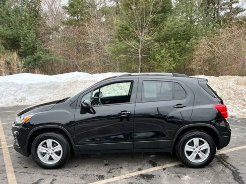 Used 2022 Chevrolet Trax LT w/ LT Convenience Package image 2