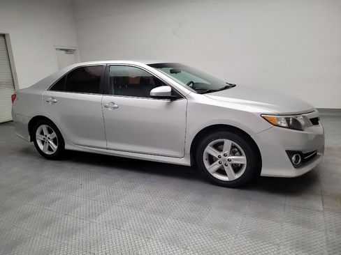 Used 2014 Toyota Camry SE image 11