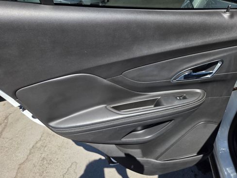 Used 2014 Buick Encore FWD image 9