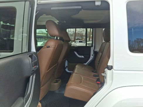 Used 2017 Jeep Wrangler Unlimited Sahara w/ Dual Top Group image 10