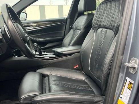 Used 2020 BMW M550i xDrive w/ Executive Package AWD/4WD image 27