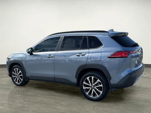 Used 2024 Toyota Corolla Cross XLE image 4