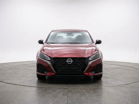 Used 2025 Nissan Altima 2.5 SV FWD image 2