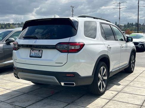 Used 2024 Honda Pilot Touring image 5