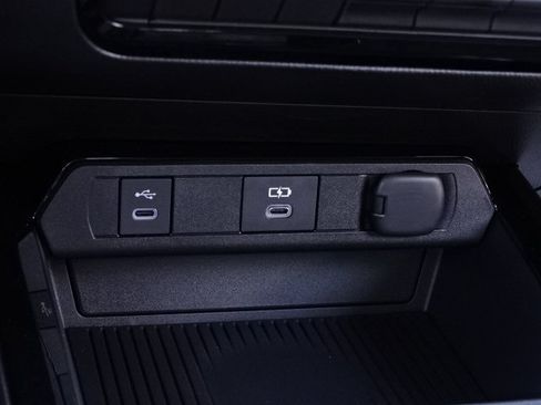 New 2027 Toyota Prius Plug-In Hybrid FWD image 23