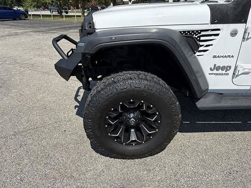 Used 2018 Jeep Wrangler Unlimited Sahara w/ Dual Top Group AWD/4WD image 47