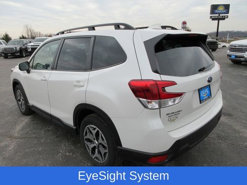 Used 2023 Subaru Forester Premium image 3