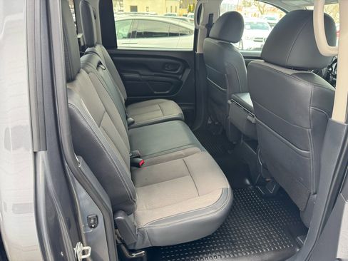 Used 2019 Nissan Titan S image 11