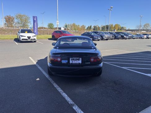 Used 1993 MAZDA MX-5 Miata RWD image 8