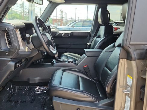 Used 2025 Ford Bronco Outer Banks AWD/4WD image 13