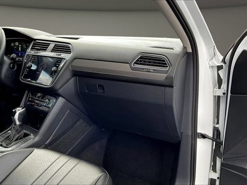 Used 2024 Volkswagen Tiguan SE FWD image 29