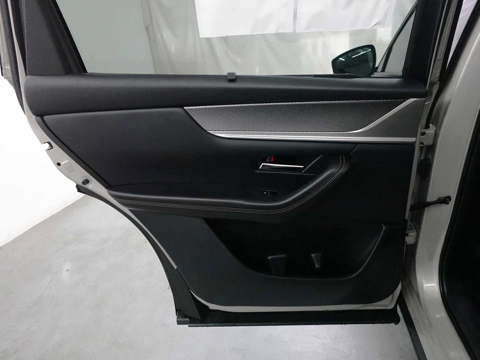 Used 2024 MAZDA CX-90 Plug-In Hybrid w/ Preferred AWD/4WD image 23