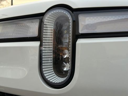 Used 2022 Rivian R1T Adventure image 16