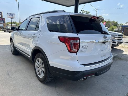 Used 2018 Ford Explorer XLT w/ Equipment Group 201A AWD/4WD image 5