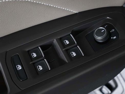 Used 2023 Volkswagen Atlas Cross Sport SE w/ Panoramic Sunroof Package image 39