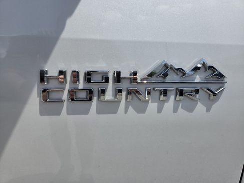 Used 2023 Chevrolet Traverse High Country w/ LPO, Floor Liner Package FWD image 18