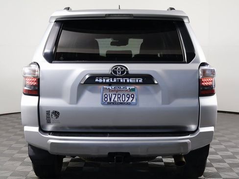 Used 2021 Toyota 4Runner TRD Off-Road Premium w/ Moonroof Package AWD/4WD image 5