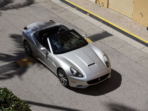 Used 2011 Ferrari California image 57