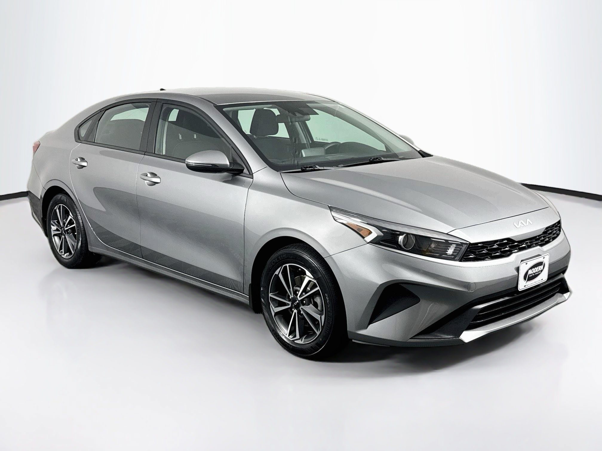 Used 2023 Kia Forte LXS w/ LXS Technology Package FWD image 2