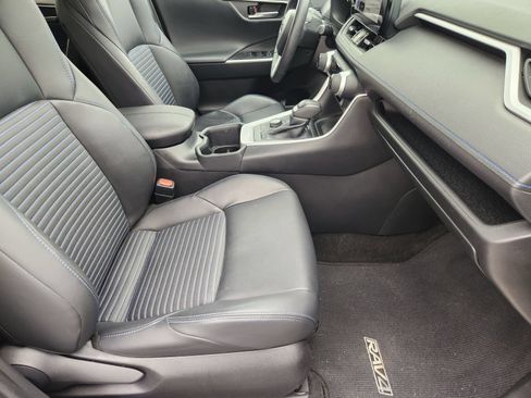 Used 2023 Toyota RAV4 XSE AWD/4WD image 18