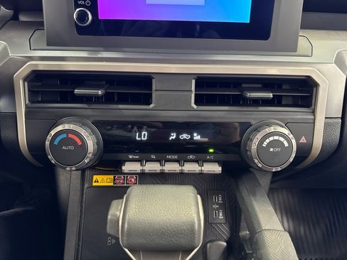 Certified 2025 Toyota Tacoma SR5 w/ SR5 Upgrade Package AWD/4WD image 25