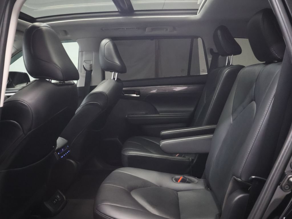 Used 2021 Toyota Highlander Platinum AWD/4WD image 15