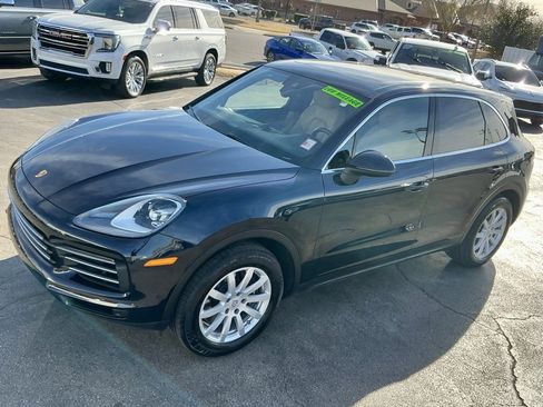 Used 2022 Porsche Cayenne Platinum Edition image 5