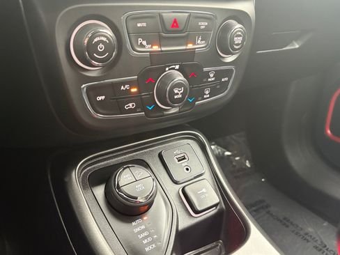 Used 2021 Jeep Compass Trailhawk AWD/4WD image 24