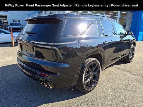 Used 2024 Chevrolet Traverse RS AWD/4WD image 9