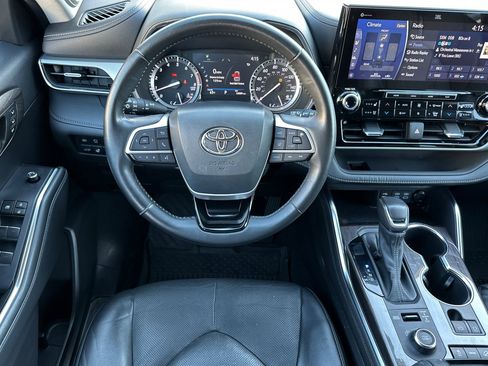 Used 2022 Toyota Highlander Platinum image 19