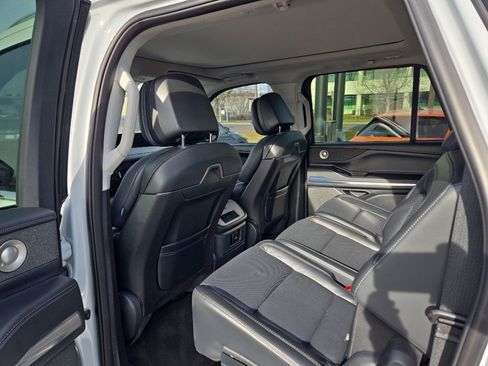 Used 2025 Lincoln Navigator L Reserve image 14