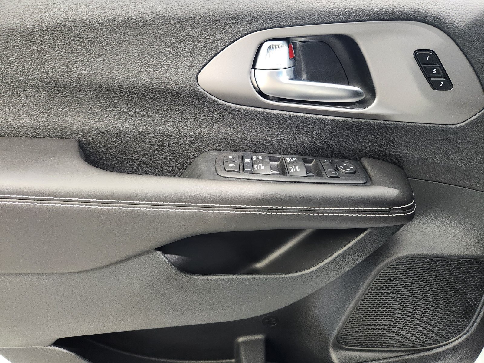 New 2027 Chrysler Pacifica Select FWD image 28