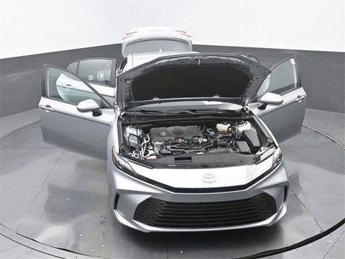 Used 2025 Toyota Camry LE image 35