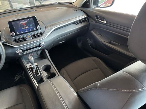 Used 2025 Nissan Altima 2.5 SV FWD image 35