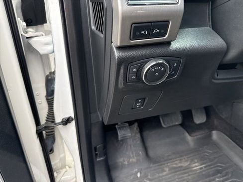 Used 2017 Ford F150 Platinum w/ Equipment Group 701A Luxury AWD/4WD image 17