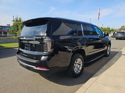 New 2026 Chevrolet Suburban LT w/ Comfort Package AWD/4WD image 7