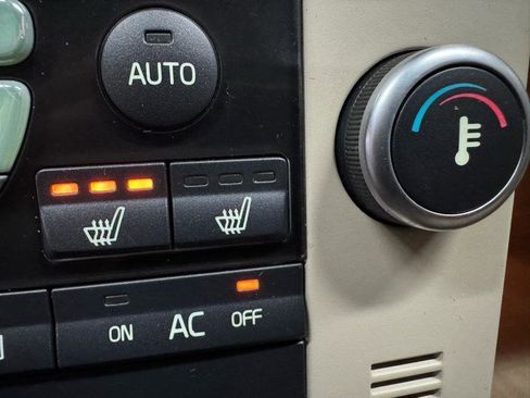 Used 2011 Volvo XC70 3.2 image 20