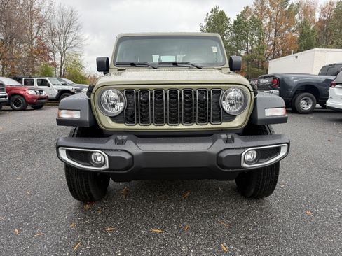 New 2026 Jeep Gladiator Sport AWD/4WD image 2