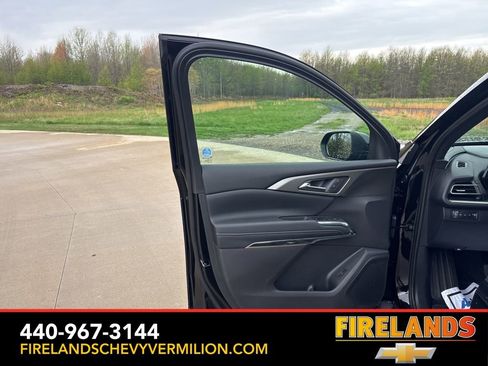 New 2026 Chevrolet Traverse LT w/ Sun and Wheel Package image 13