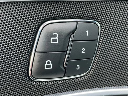 Used 2018 Ford Explorer Platinum AWD/4WD image 12